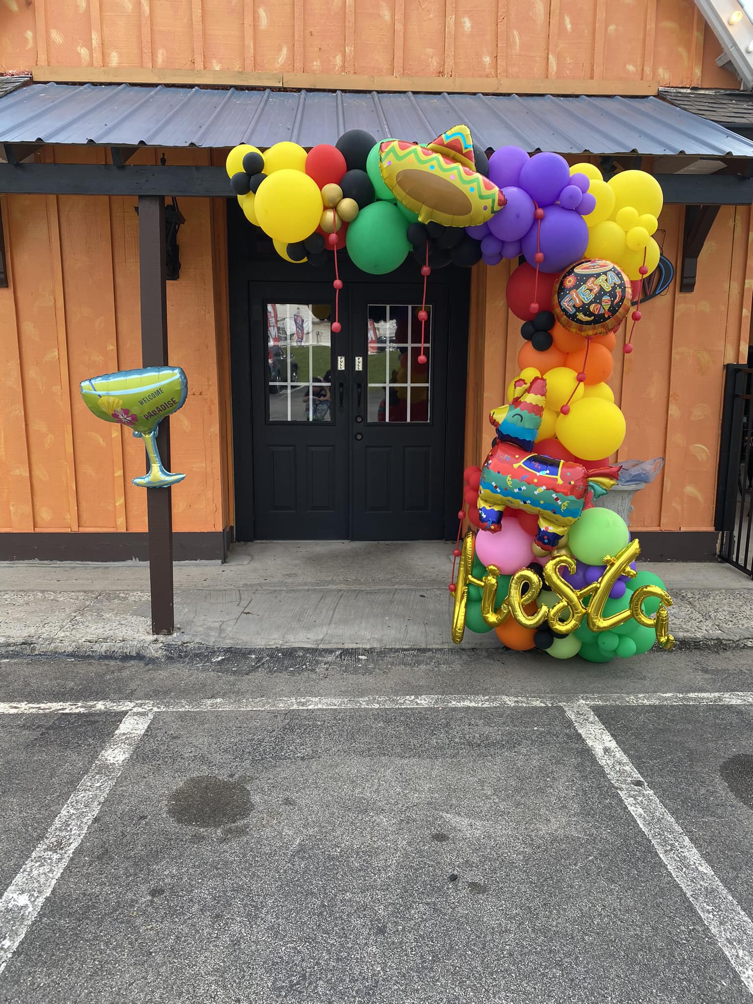 Mesa principal de arte con globos